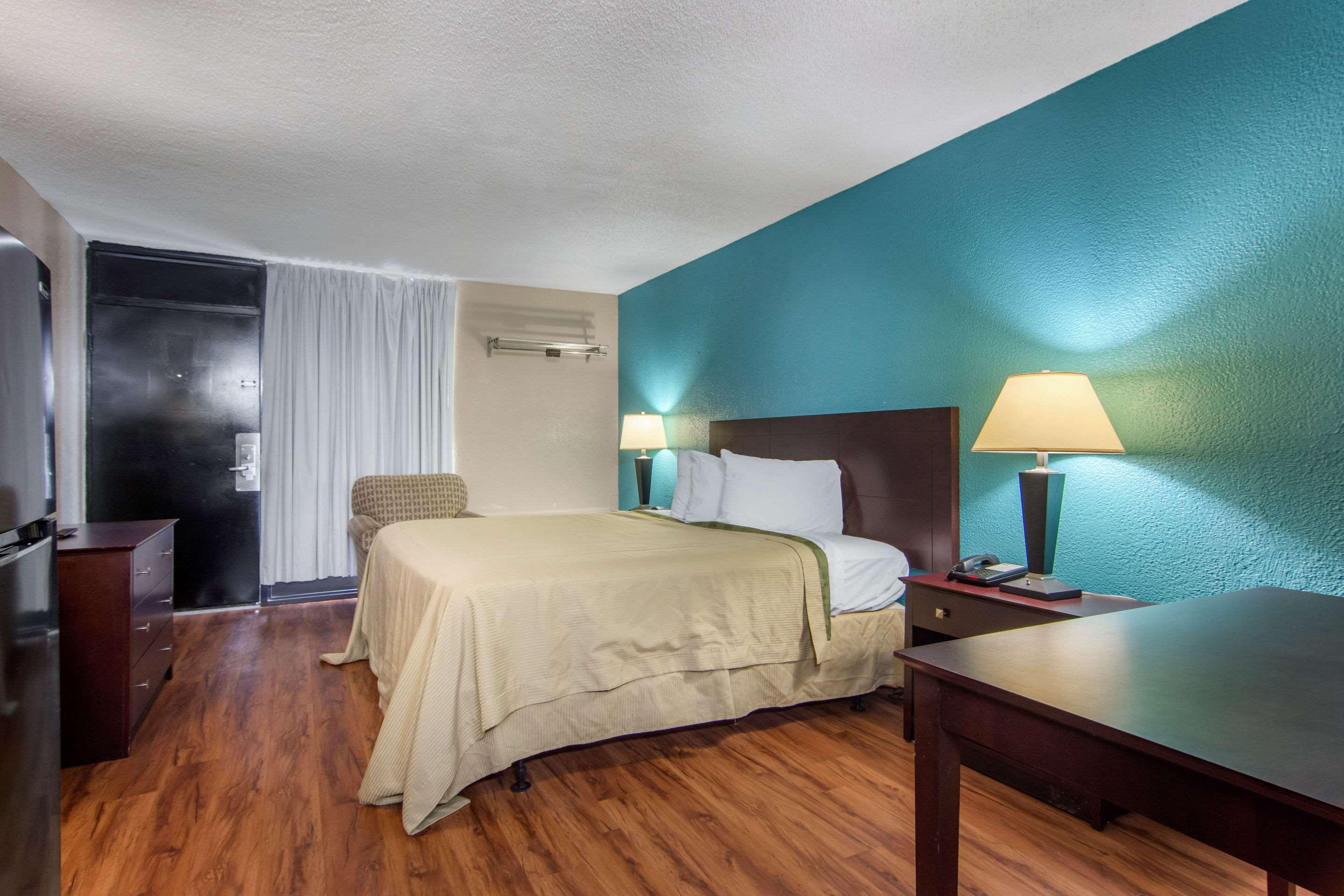 Suburban Studios Macon Luaran gambar