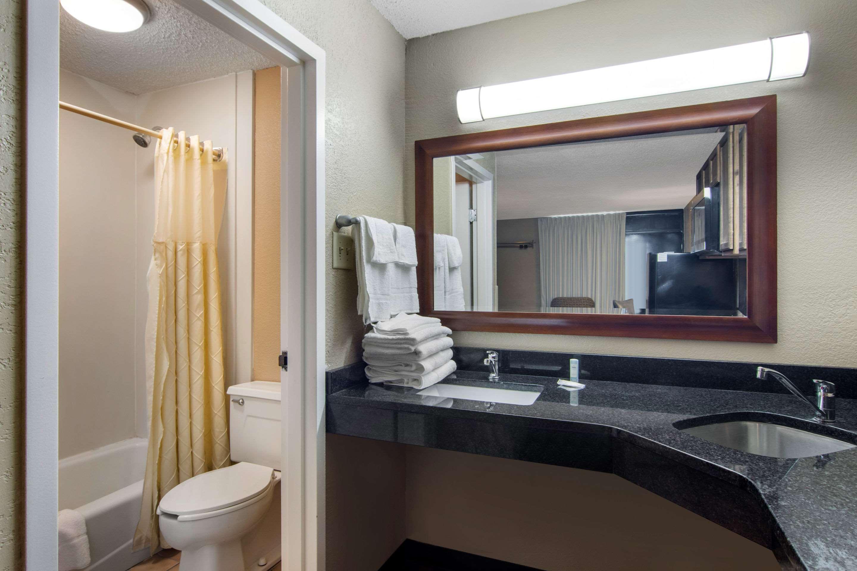 Suburban Studios Macon Luaran gambar