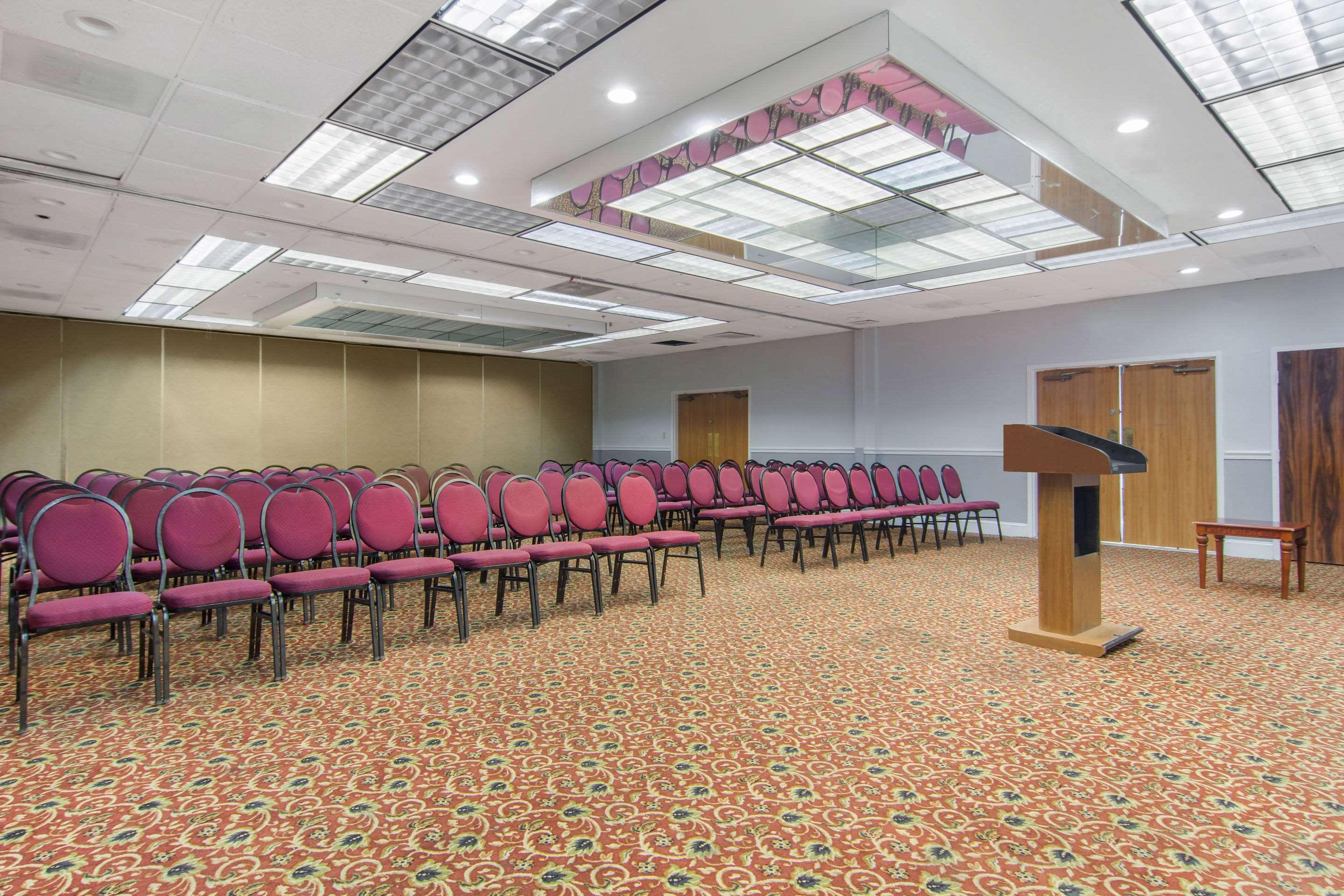 Suburban Studios Macon Luaran gambar