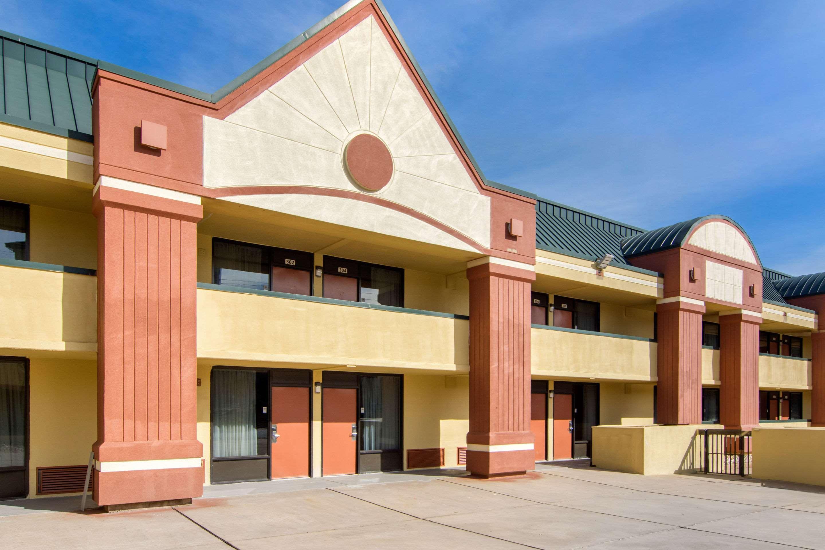 Suburban Studios Macon Luaran gambar