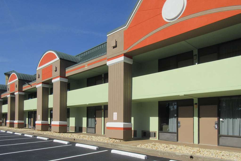 Suburban Studios Macon Luaran gambar